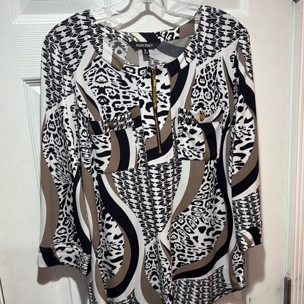 Ellen Tracy Black and White Graphic 3/4 Sleeve Blouse